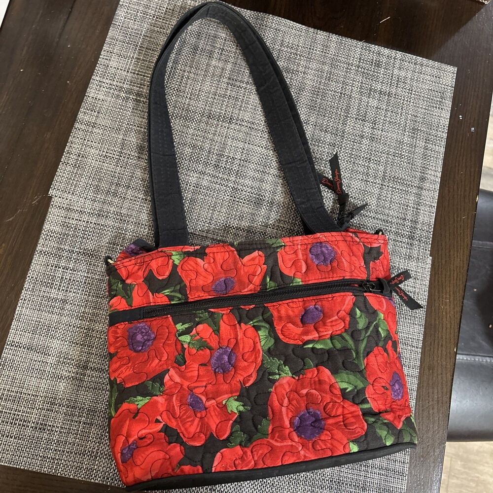Donna Sharp Medium Quilt Shoulder Bag Red Poppy Messenger 9”x12”” Zip Pocket